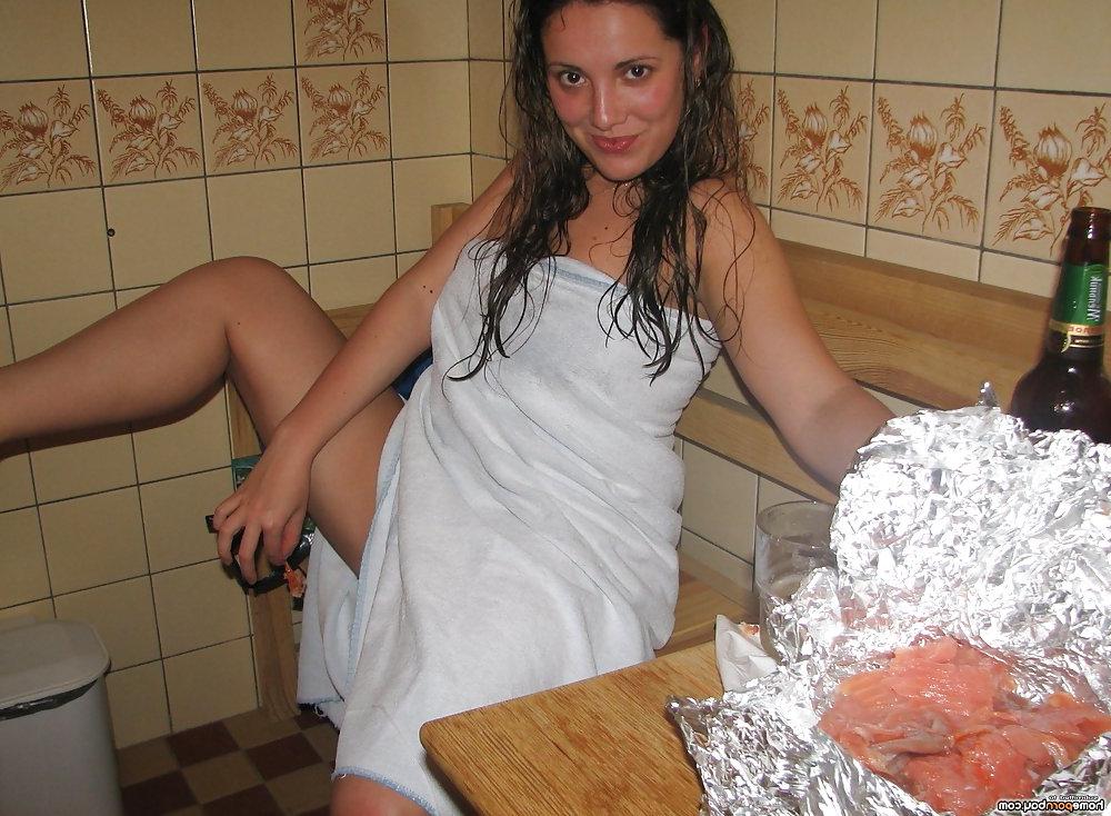 25P Real amateur couple share homemade porn pics