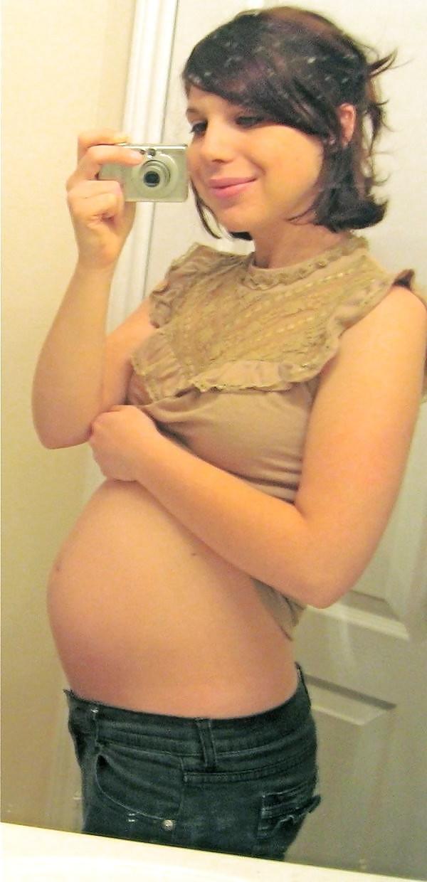 13P Amateur PREGNANT teen selfshot part 2