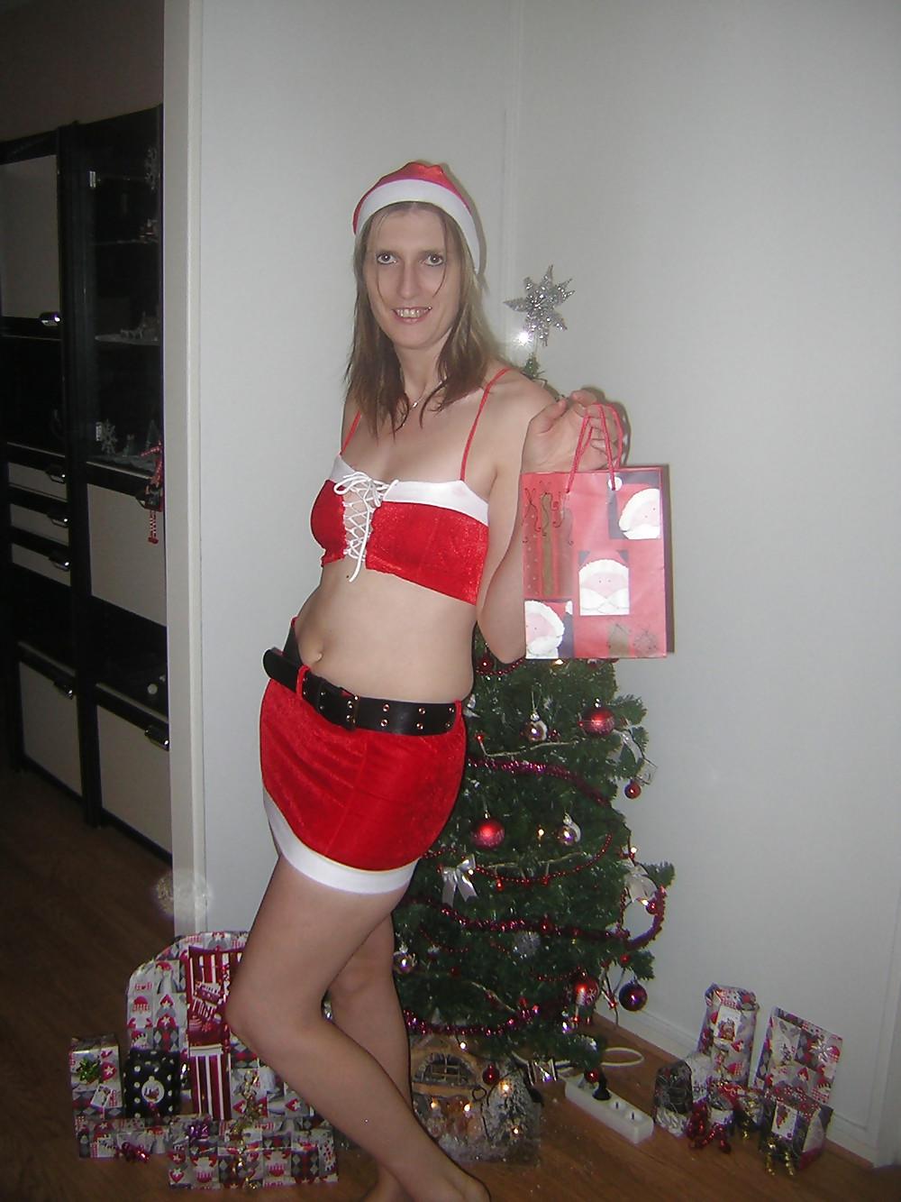 25P French amateur christmas girl shaved pussy and facial