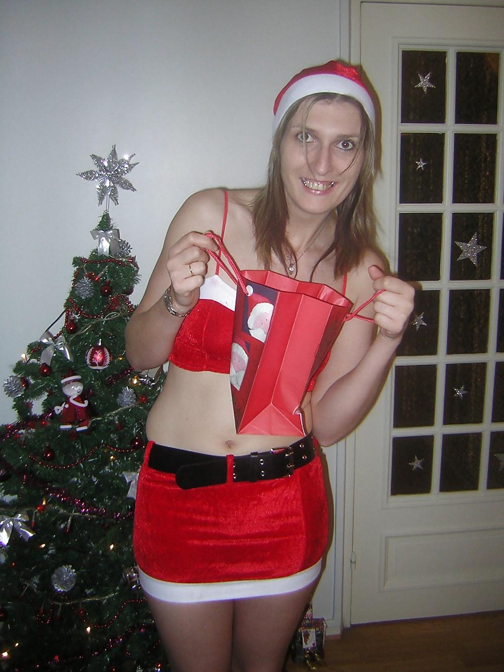 25P French amateur christmas girl shaved pussy and facial