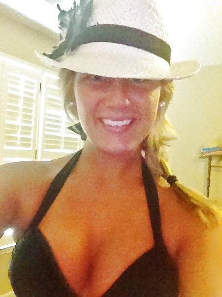25P Amateur Facebook Babes Nude & Non-Nude
