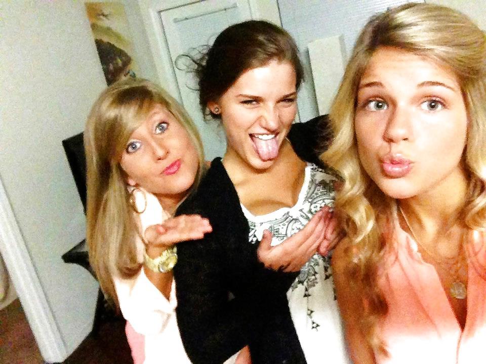 25P Amateur Facebook Babes Nude & Non-Nude