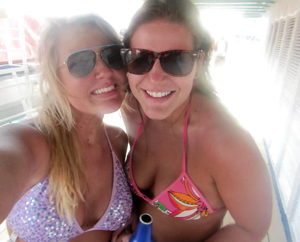 25P Amateur Facebook Babes Nude & Non-Nude