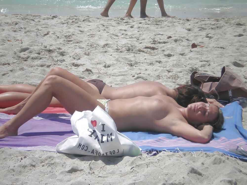 20P Amateur Thong Bikini pic's ass and Tits.