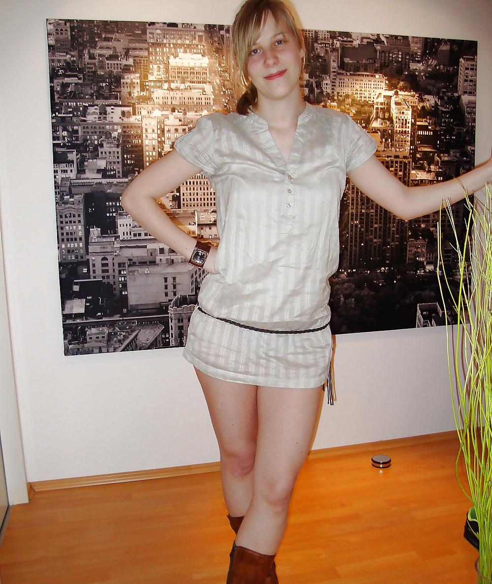 25P Sexy Young Amateur Slut