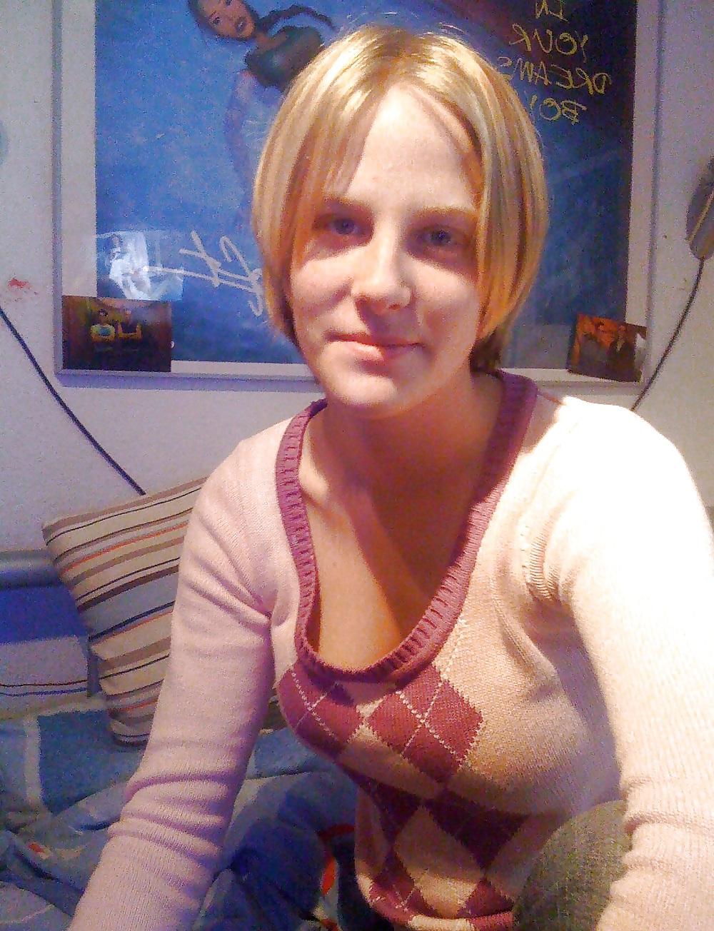 25P Sexy Young Amateur Slut