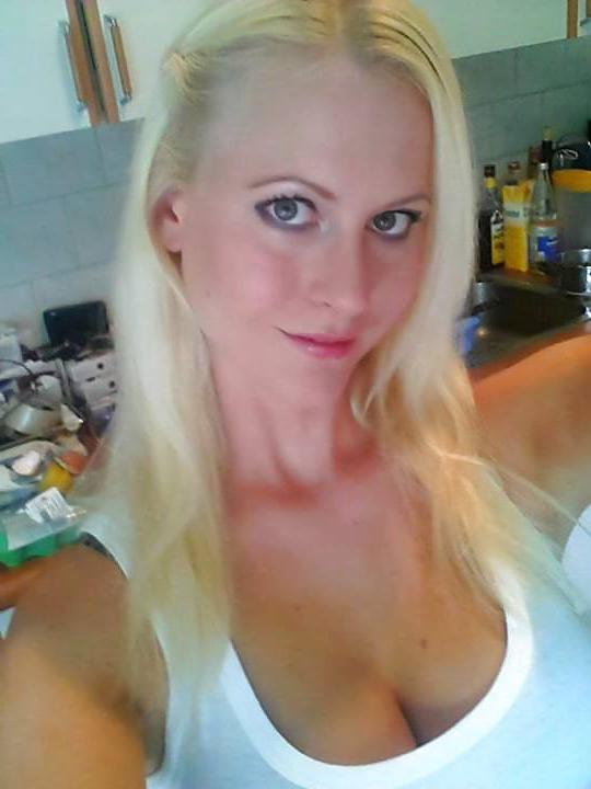 19P Blondehexe German Amateur