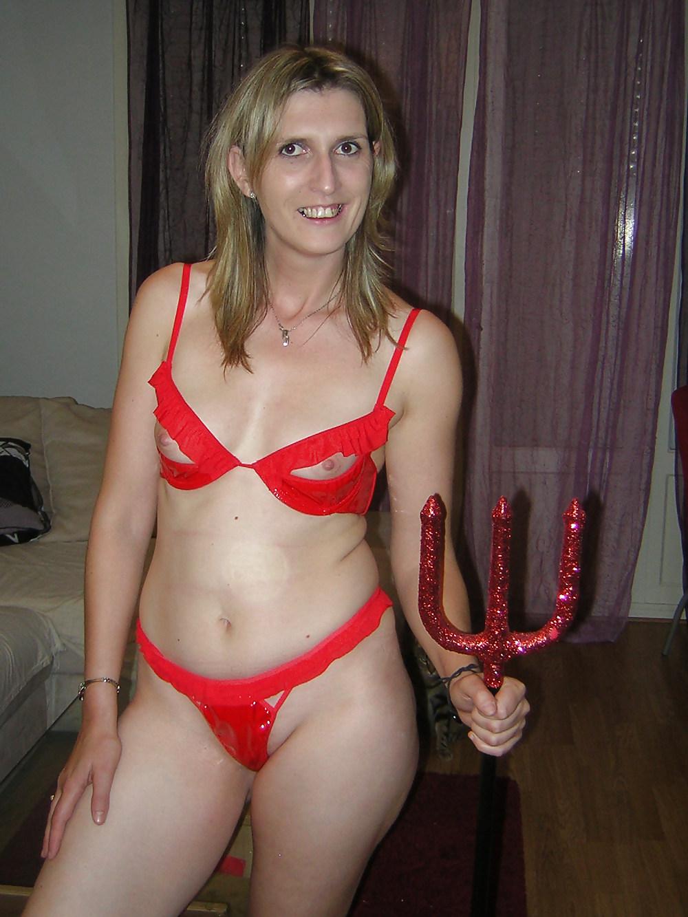 18P French amateur in sexy red latex lingerie