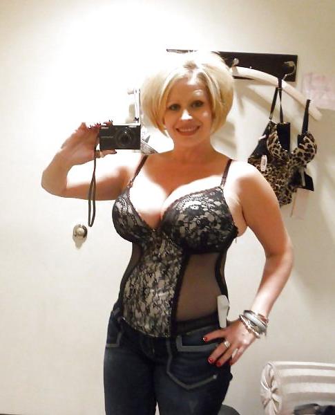25P Selfie Amateur MILFs and Mature!
