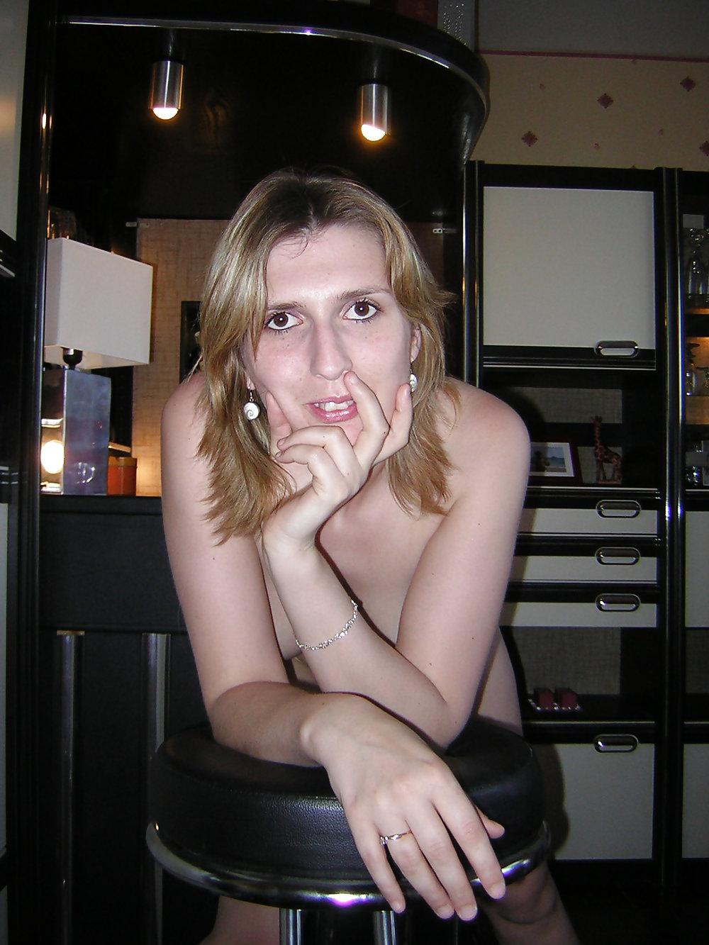 10P French amateur do sexy strip part 1