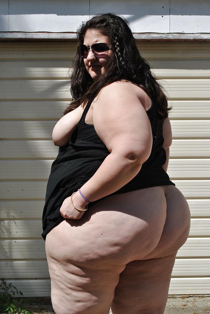 15P HUGE AMATEUR BBW BRUNETTE WITH A FAT ASS AND HUGE THIGHS
