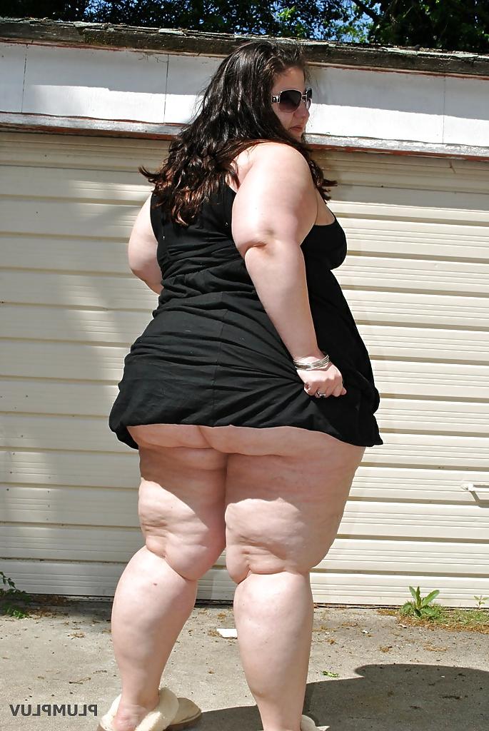 15P HUGE AMATEUR BBW BRUNETTE WITH A FAT ASS AND HUGE THIGHS