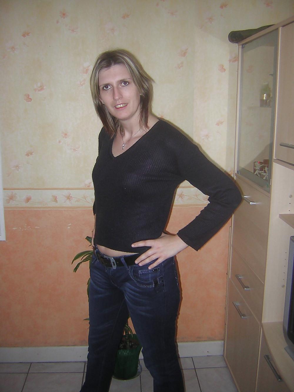 21P French amateur in sexy strip 1