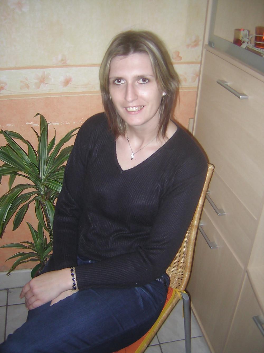 21P French amateur in sexy strip 1