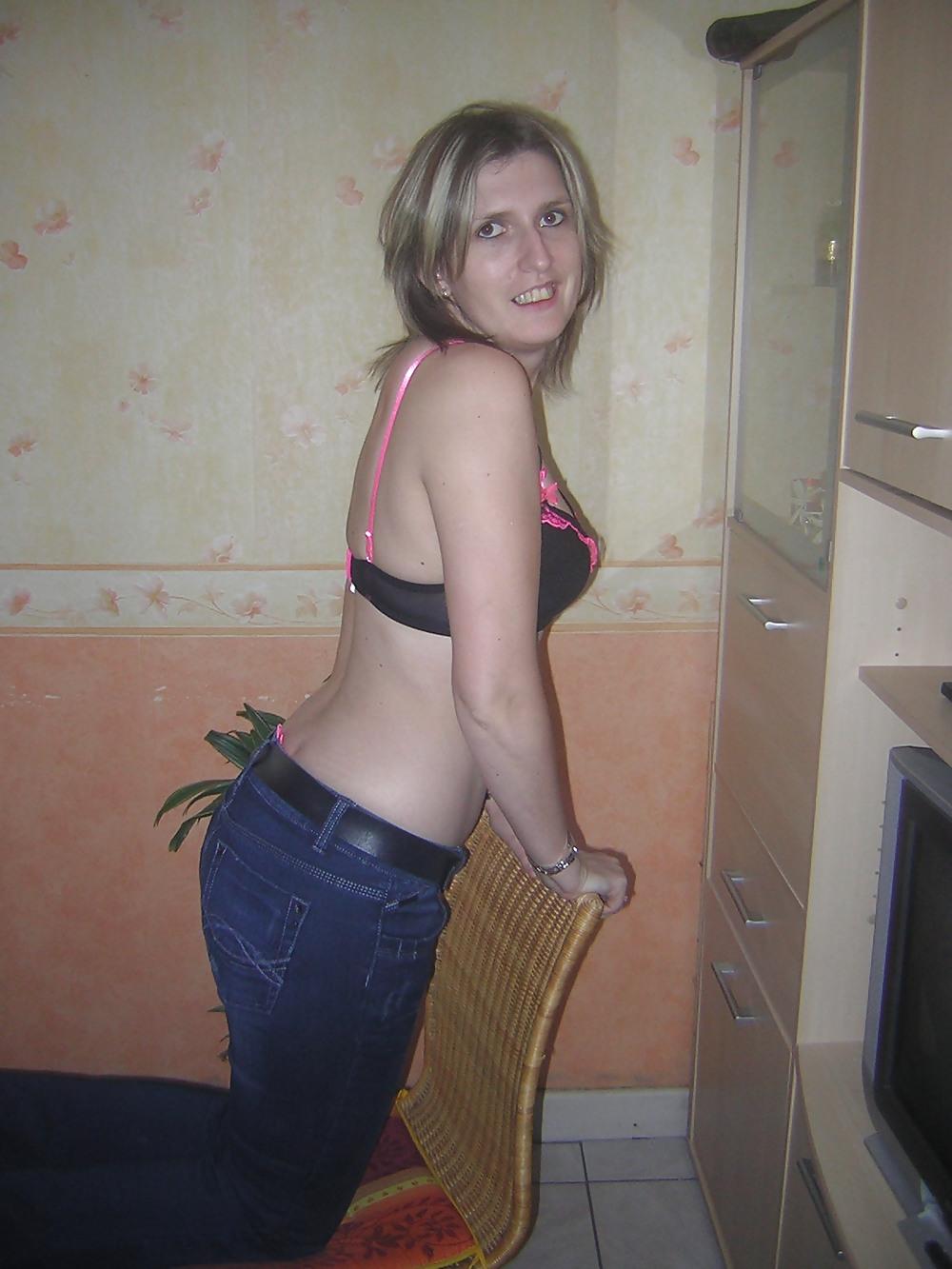 21P French amateur in sexy strip 1