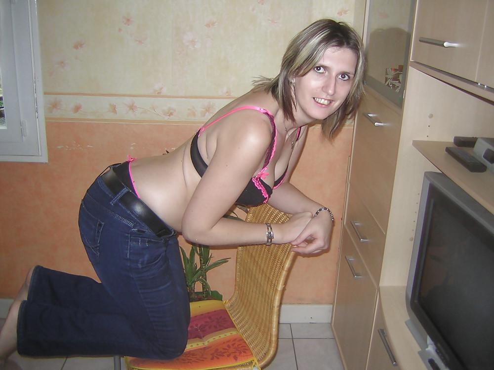 21P French amateur in sexy strip 1