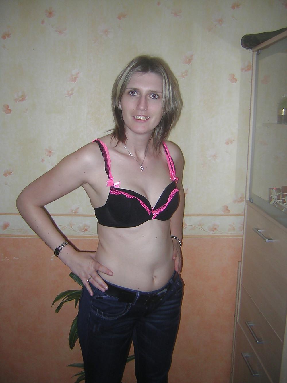 21P French amateur in sexy strip 1