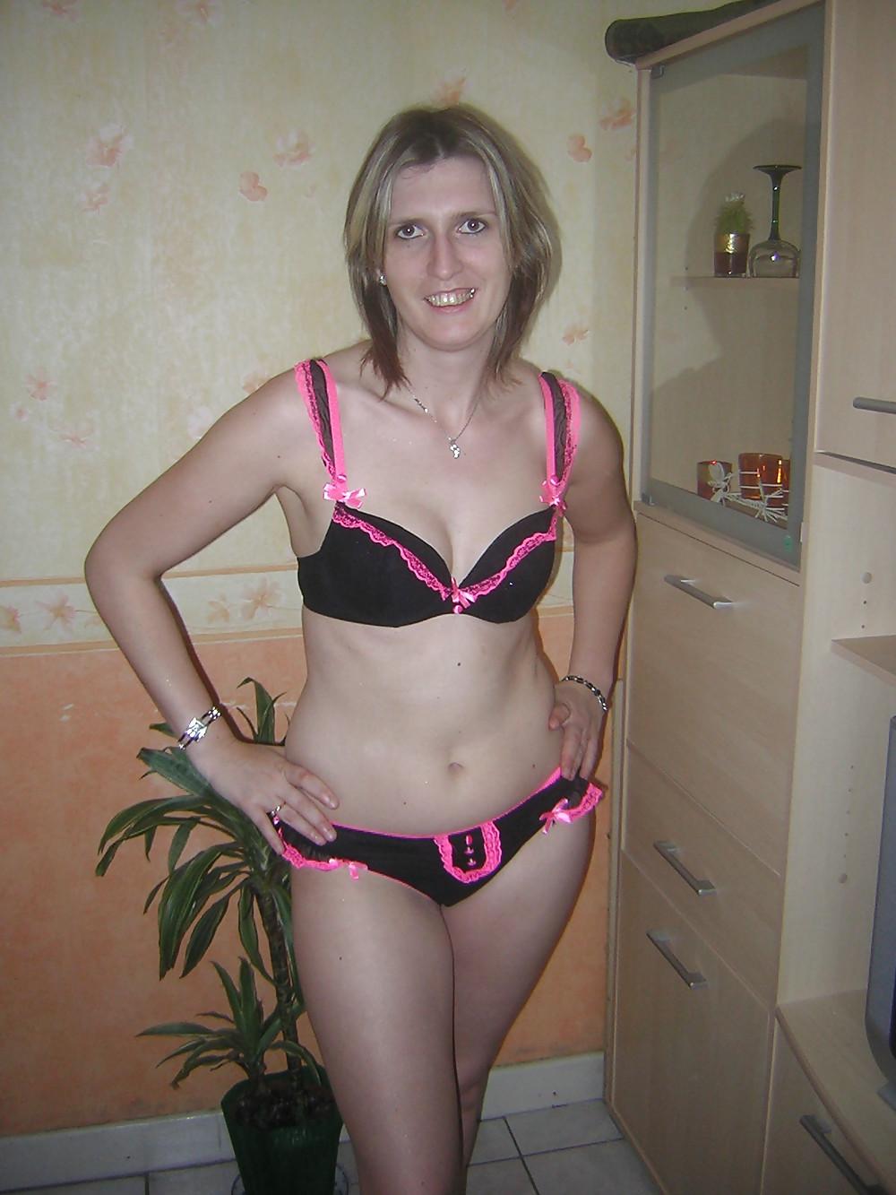 21P French amateur in sexy strip 1