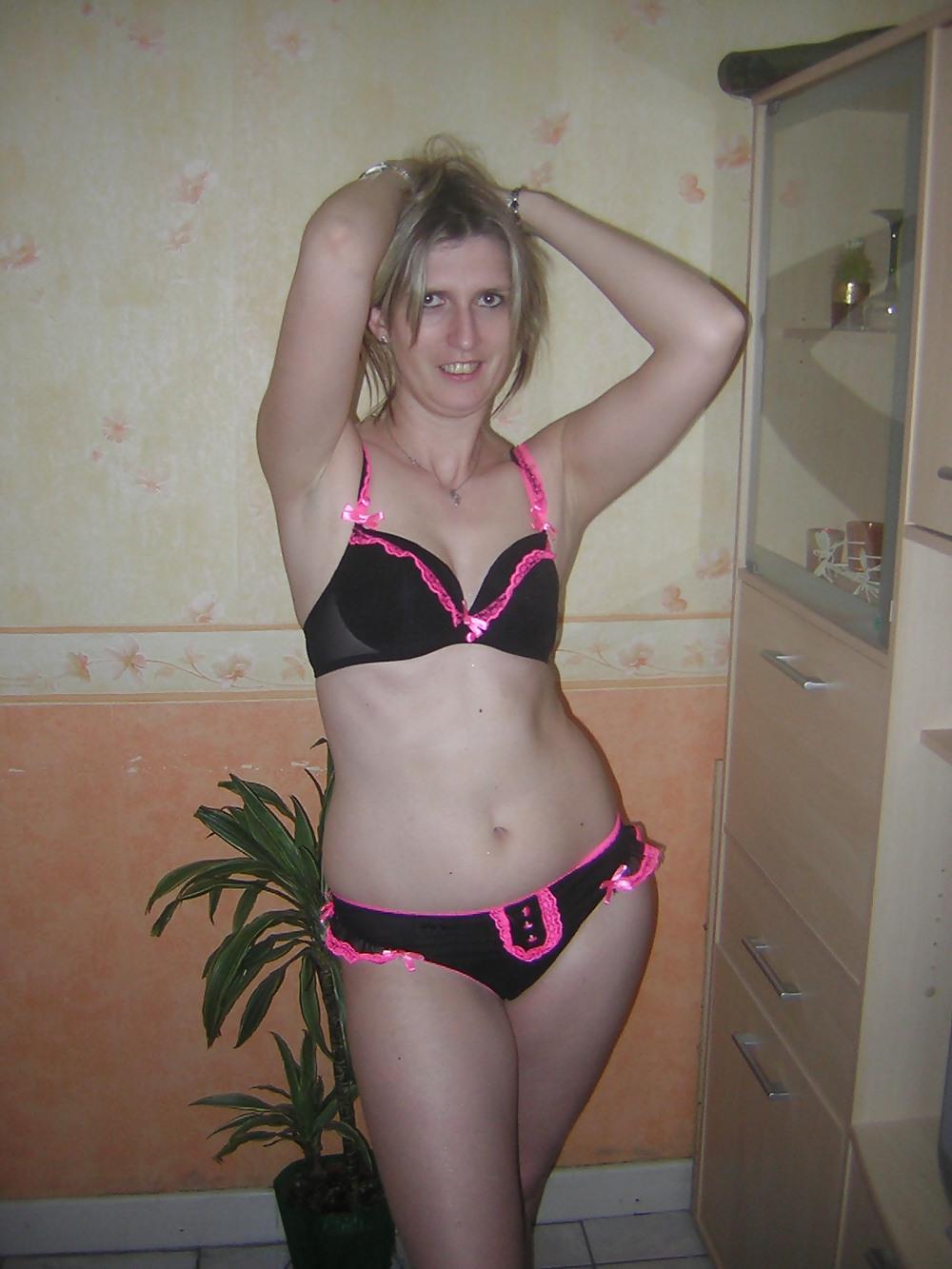 21P French amateur in sexy strip 1