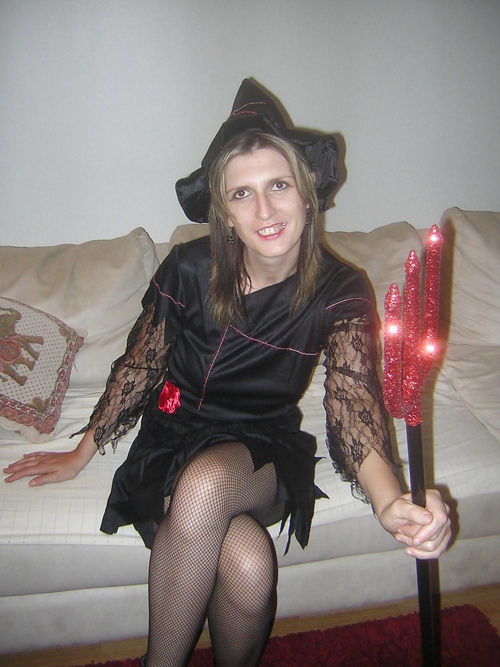 16P French amateur in sexy witch dress halloween