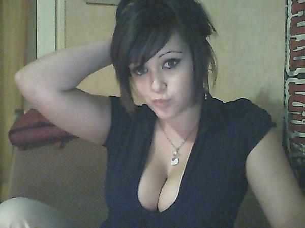 25P Busty amateur internet girls
