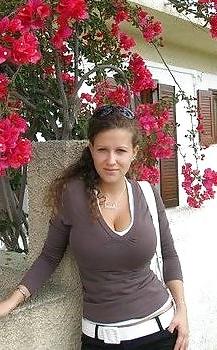 25P Busty amateur internet girls