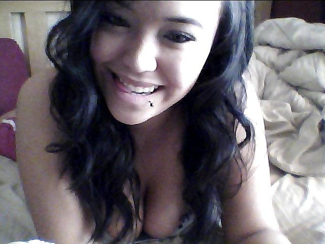 25P Busty amateur internet girls