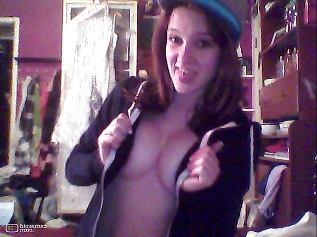 25P ZOE young teen amateur shows off ass