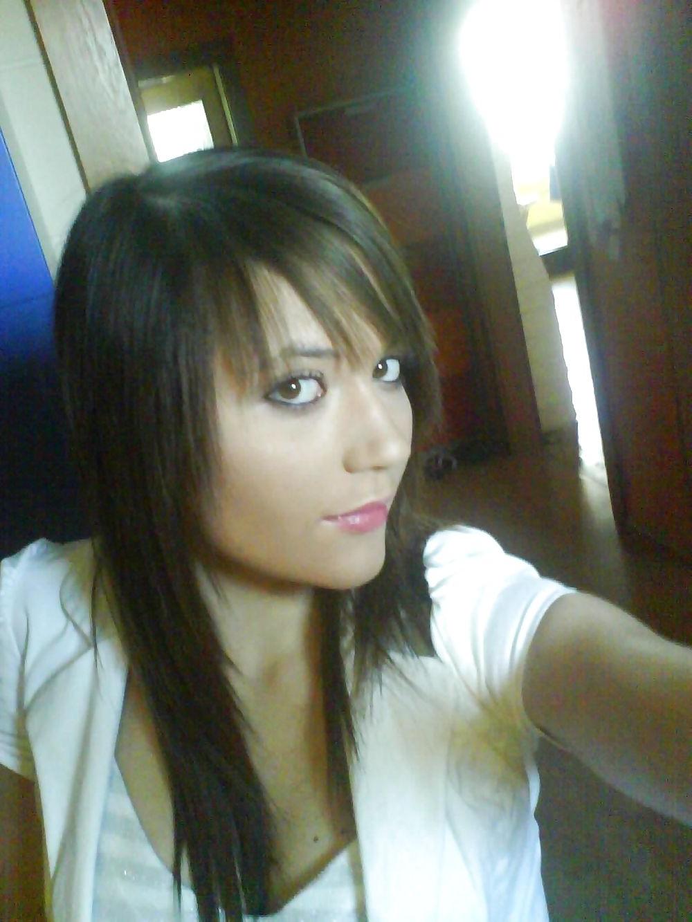 25P Hot And Busty Brunette Teen Amateur Gallery