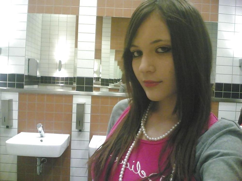25P Hot And Busty Brunette Teen Amateur Gallery
