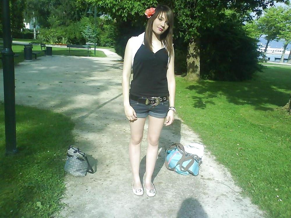 25P Hot And Busty Brunette Teen Amateur Gallery