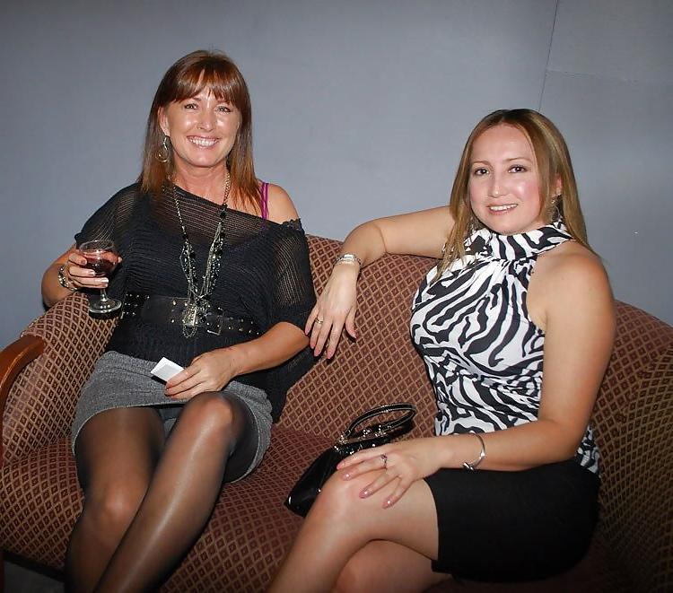 25P Pantyhose amateur legs