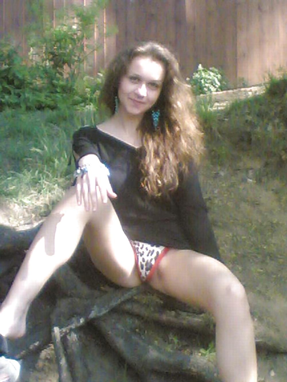 25P Amateur Cutie Shows Off