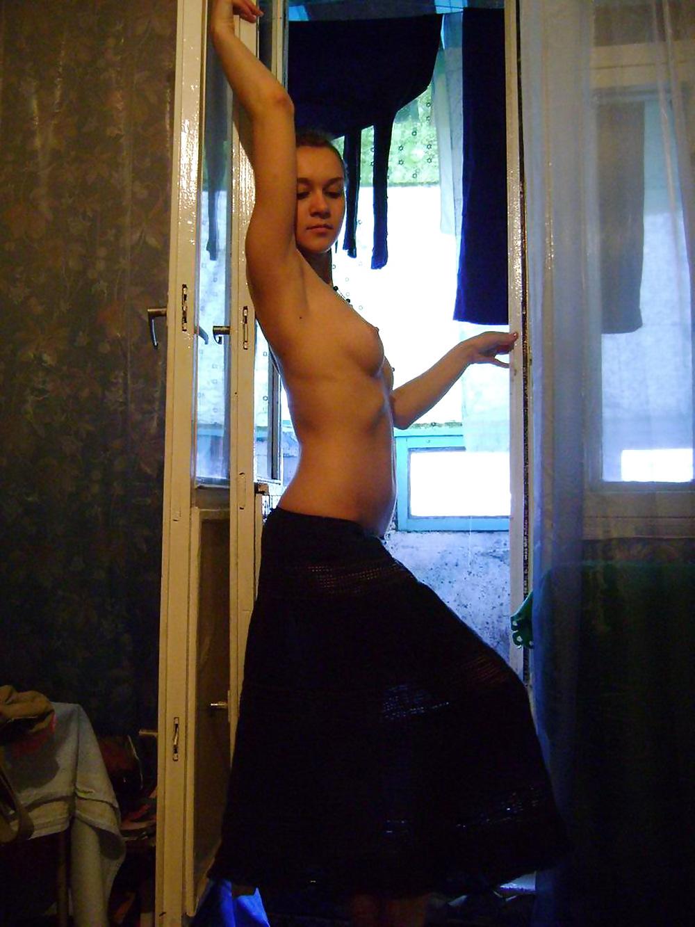 25P Amateur Cutie Shows Off