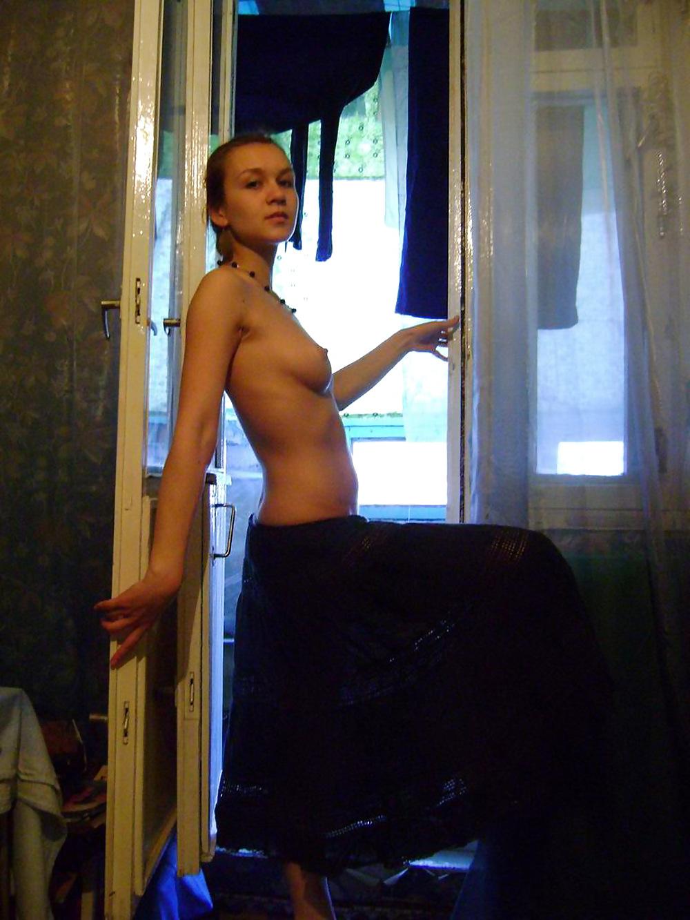 25P Amateur Cutie Shows Off