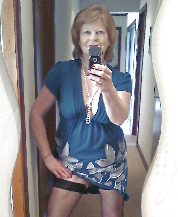 25P Selfie Amateur MILFs and Mature - vol 15!