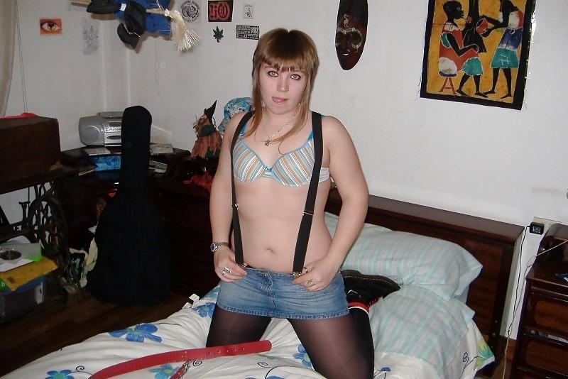 25P Amateur Skinhead Girl