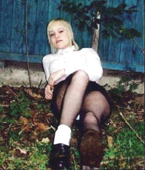 25P Amateur Skinhead Girl