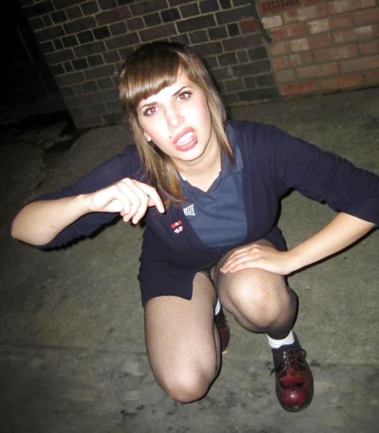 25P Amateur Skinhead Girl