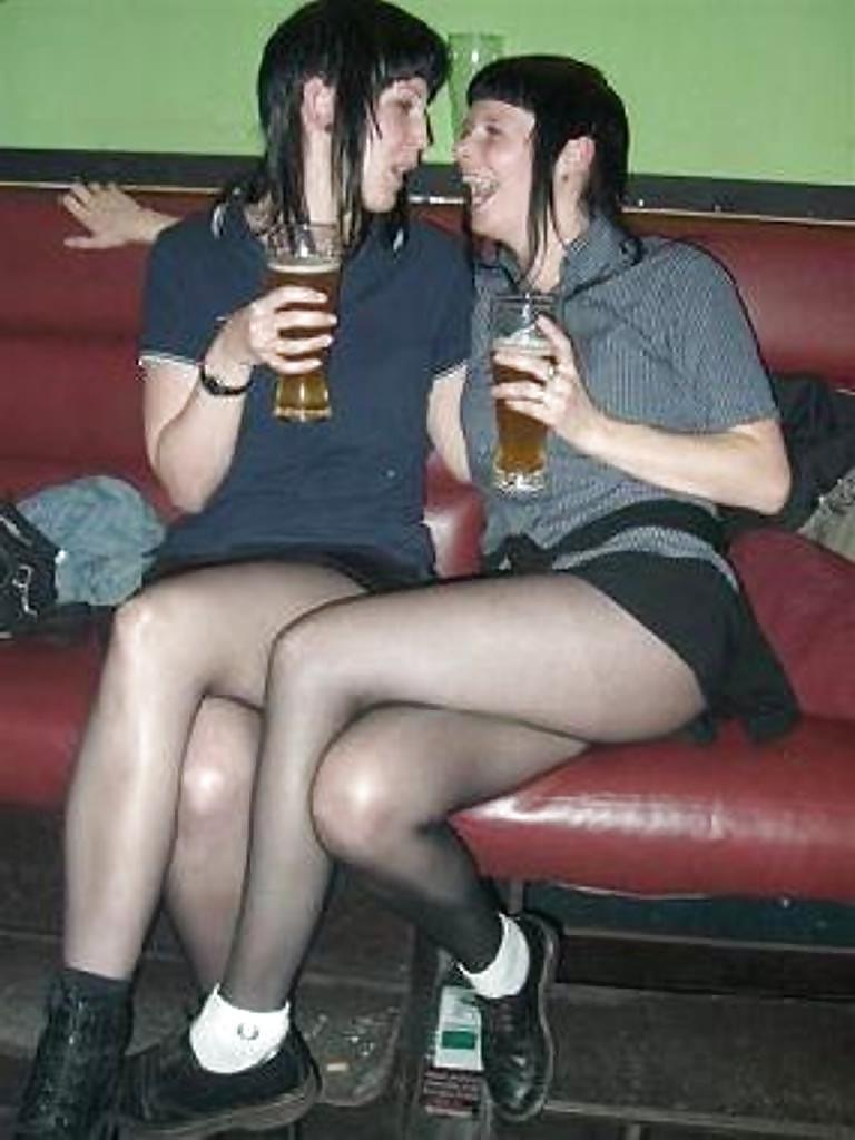 25P Amateur Skinhead Girl