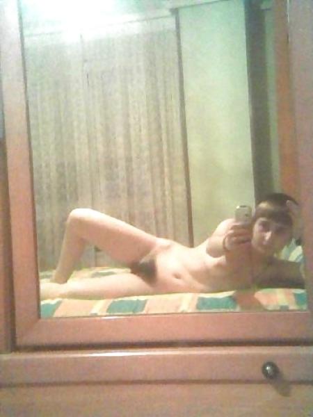25P Amateur Skinhead Girl