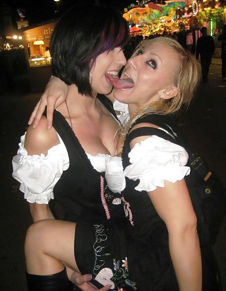 25P Amateur girls in dirndl