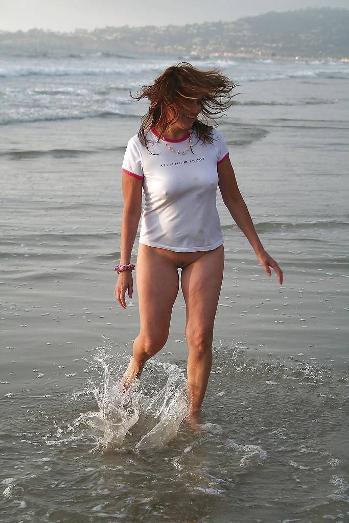25P Amateur mature babe Jackie from San DIego.