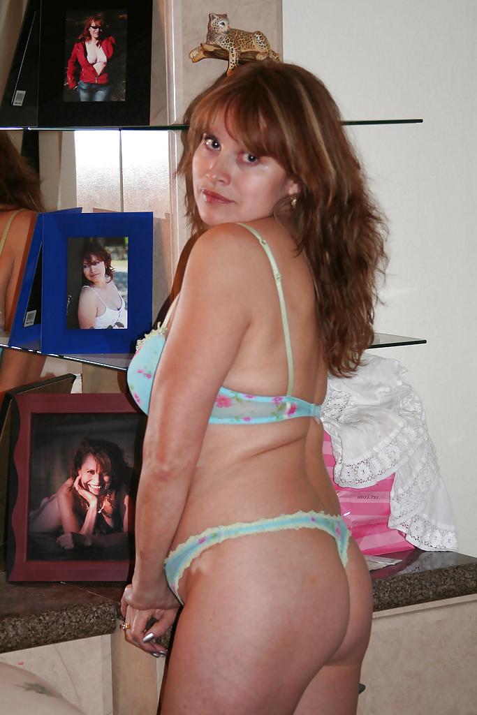 25P Amateur mature babe Jackie from San DIego.