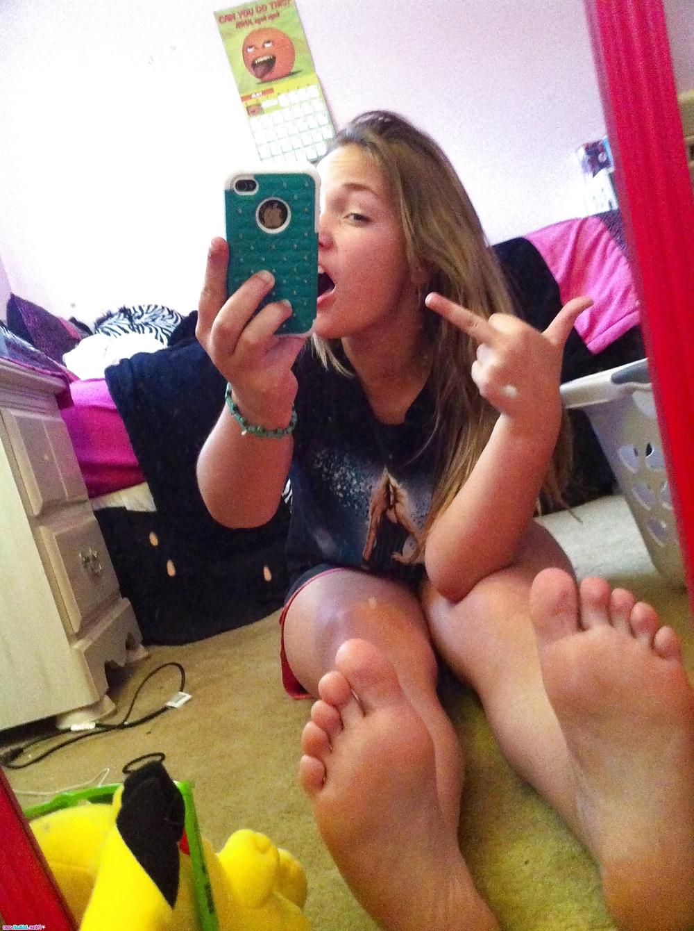 25P Feet & Socks Mix - Amateur