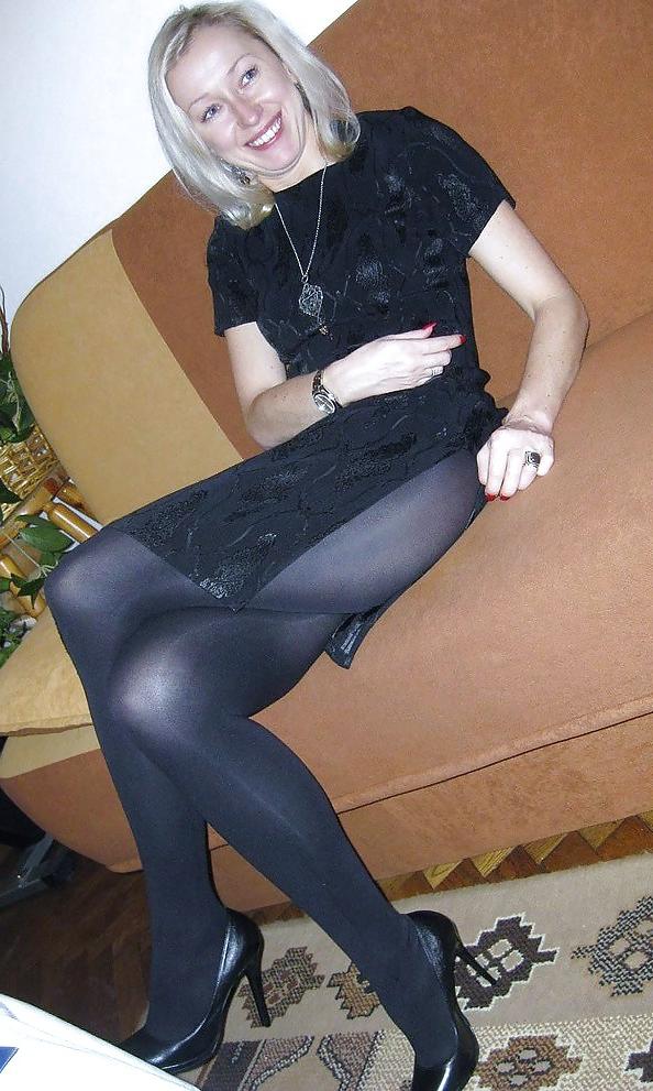 25P Amateur Upskirt in hose