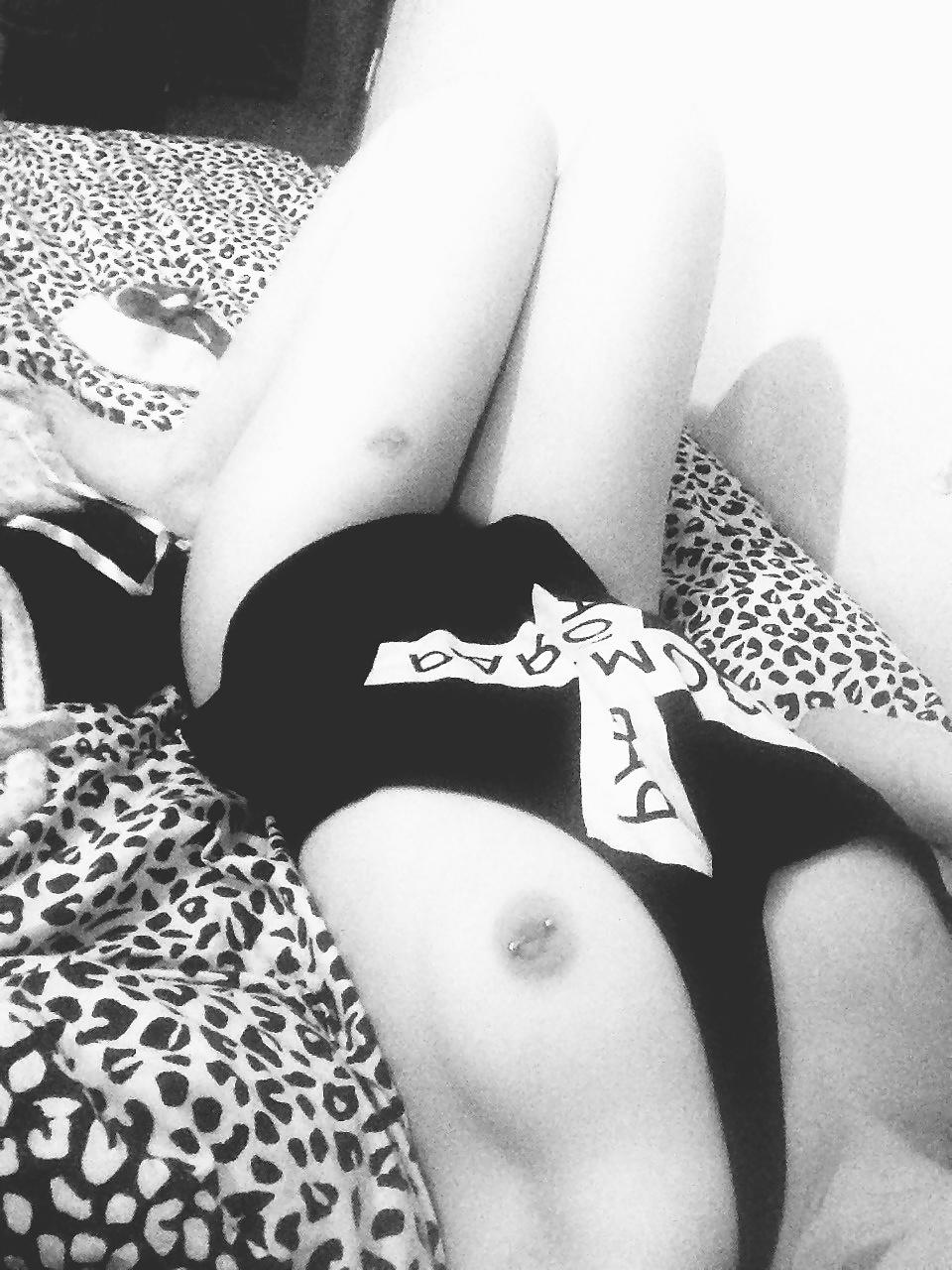 25P GABBY young uk teen girl amateur tits selfshot facebook