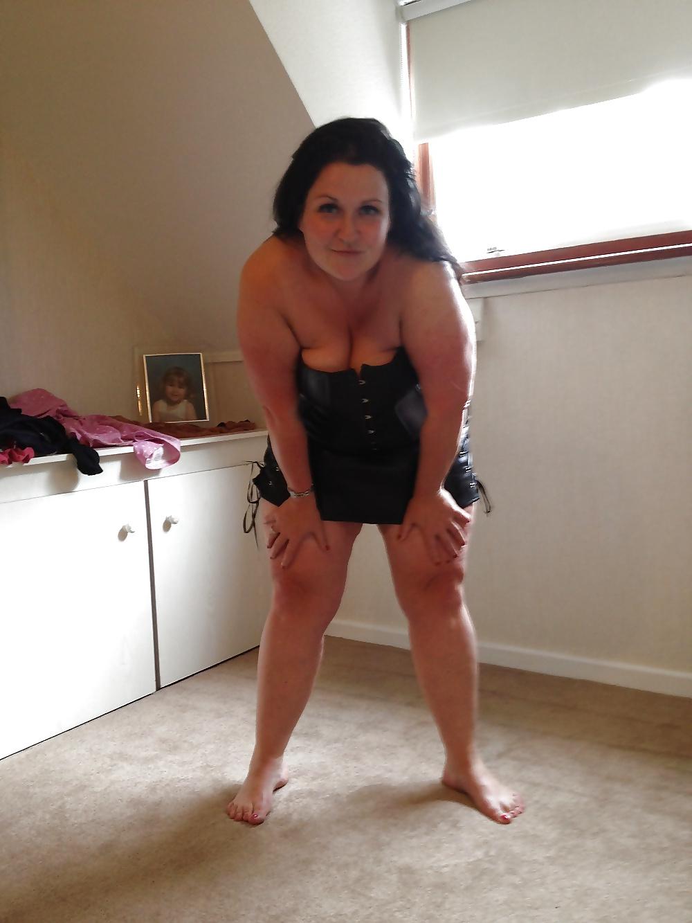 24P Amateur Wives & Girlfriends