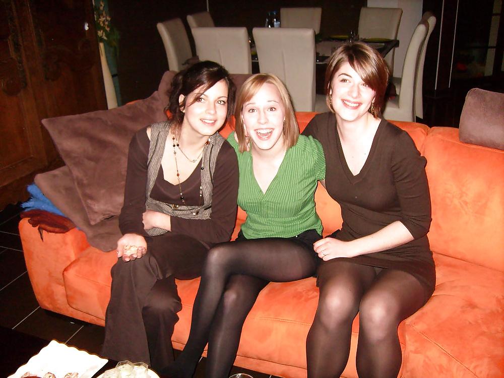 25P Amateur ladies in pantyhose-are you looking up my skirt? 