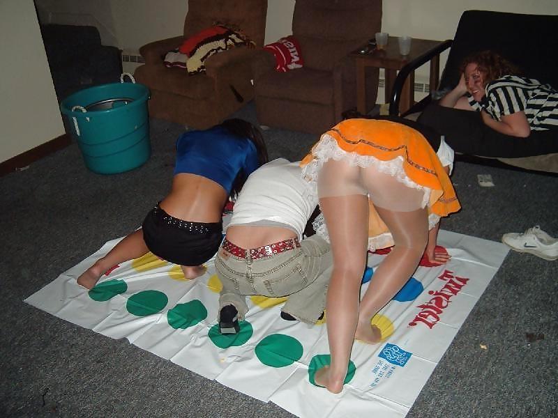 25P Amateur ladies in pantyhose-are you looking up my skirt? 